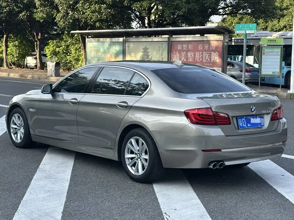 BMW 5 Series 2012 — фото 10