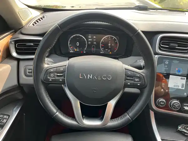 Lynk & Co 01 2020