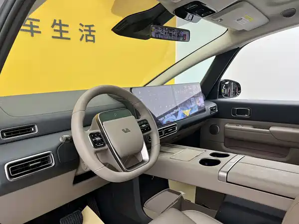 Li Auto MEGA 2025