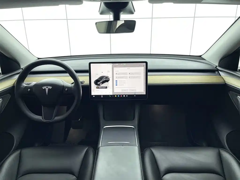 Tesla Model Y 2022 — фото 9