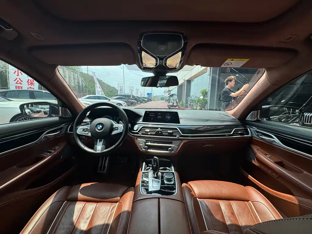 BMW 7 Series 2019 — фото 19
