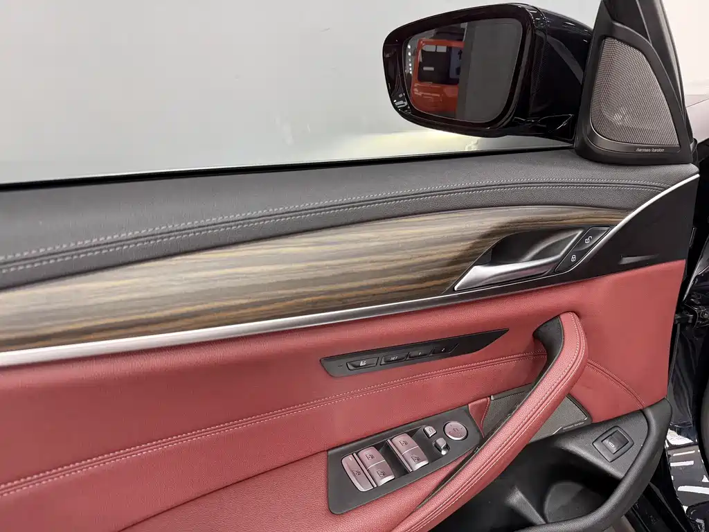 BMW 5 Series 2021 — фото 13