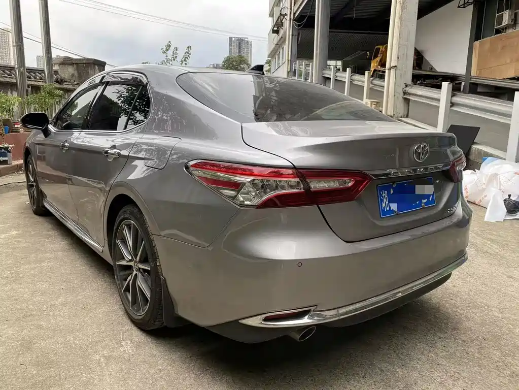 Toyota Camry 2023 — фото 6