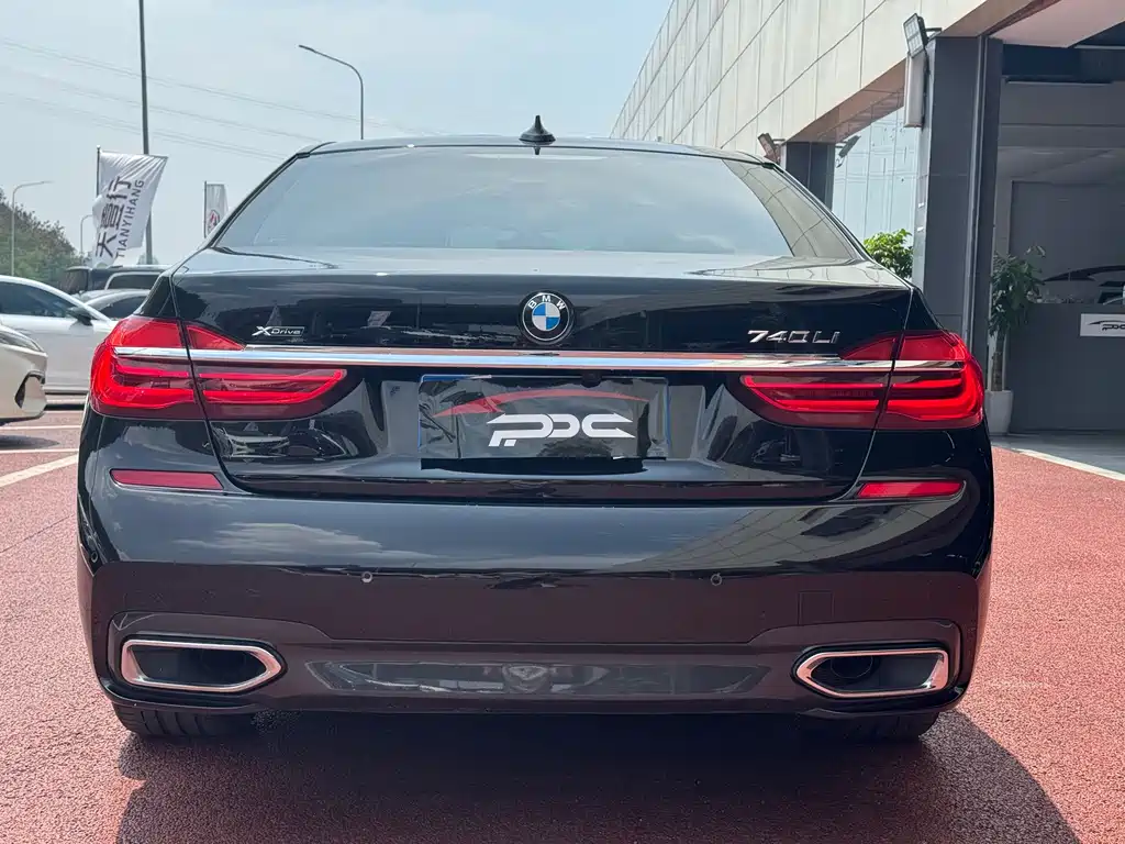 BMW 7 Series 2019 — фото 23