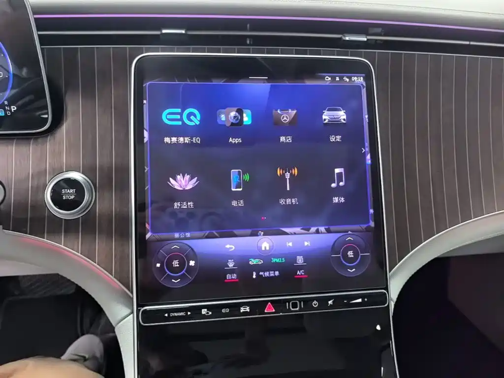 Mercedes-Benz EQE SUV 2023 — фото 18