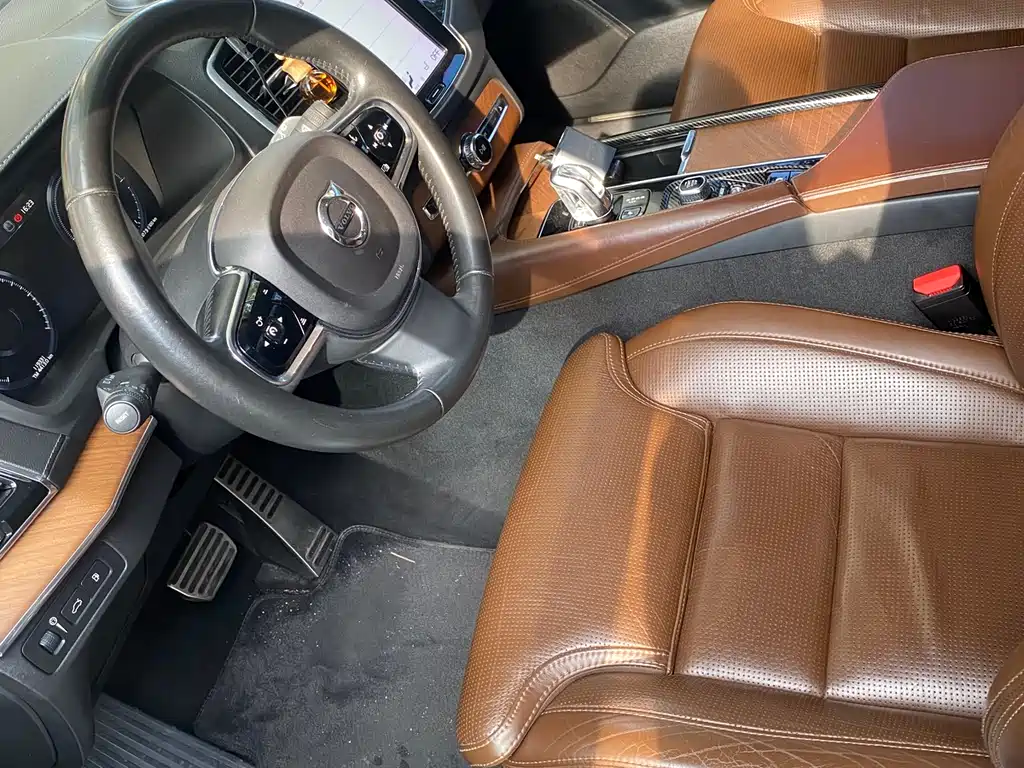 Volvo XC90 PHEV 2018 — фото 3