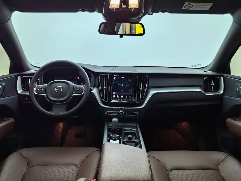Volvo XC60 2022 — фото 16