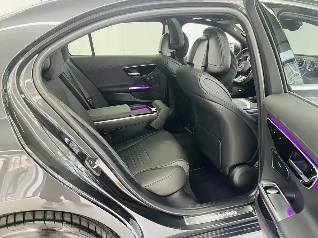 Mercedes-Benz C-Class 2025 — фото 13
