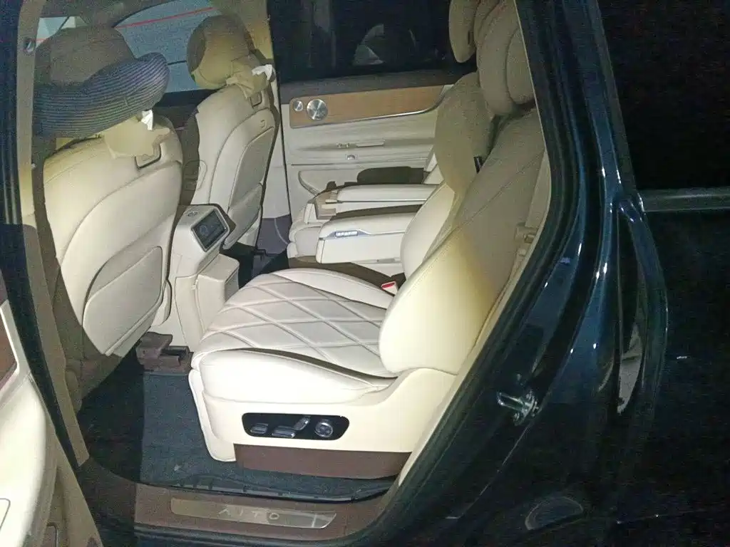 AITO M9 2025 — фото 13