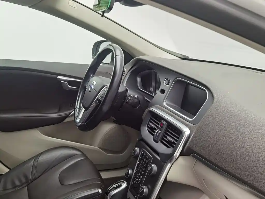 Volvo V40 2015 — фото 22
