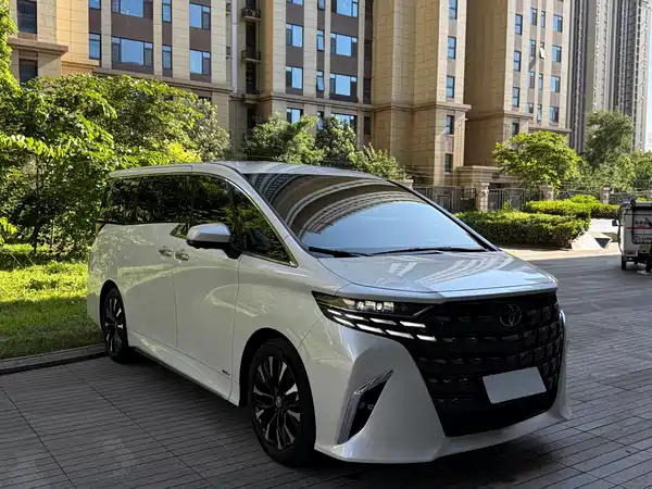 Toyota Alphard 2024