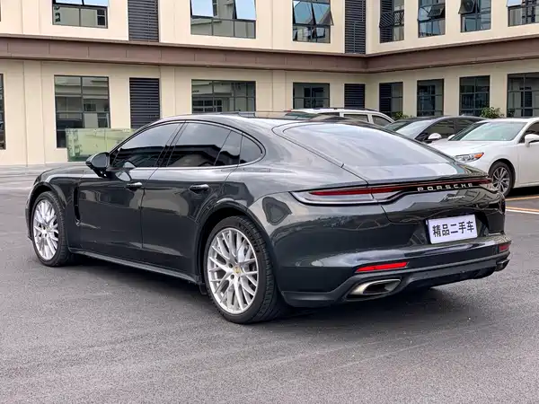 Porsche Panamera 2023