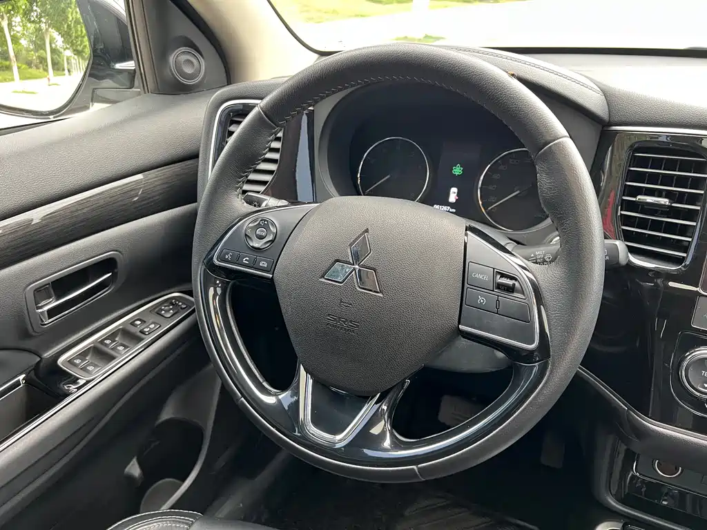 Mitsubishi Outlander 2020 — фото 15