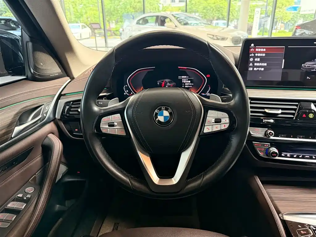 BMW 5 Series 2021 — фото 12