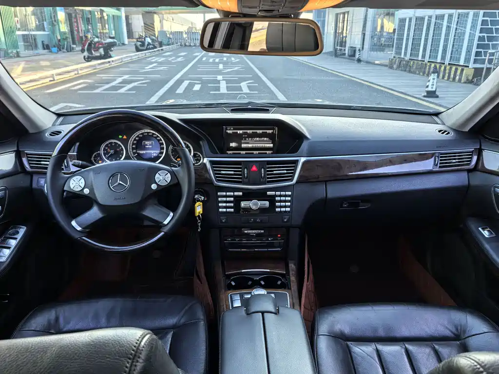 Mercedes-Benz E-Class 2013 — фото 9