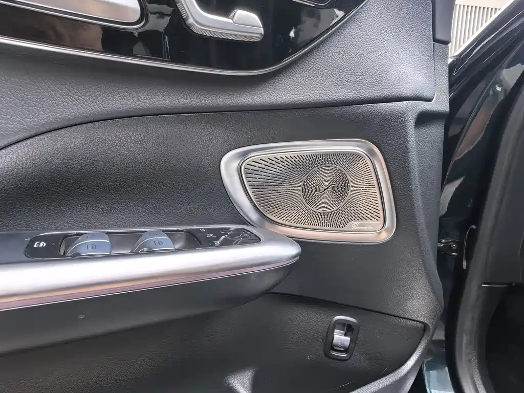 Mercedes-Benz C-Class 2023 — фото 13