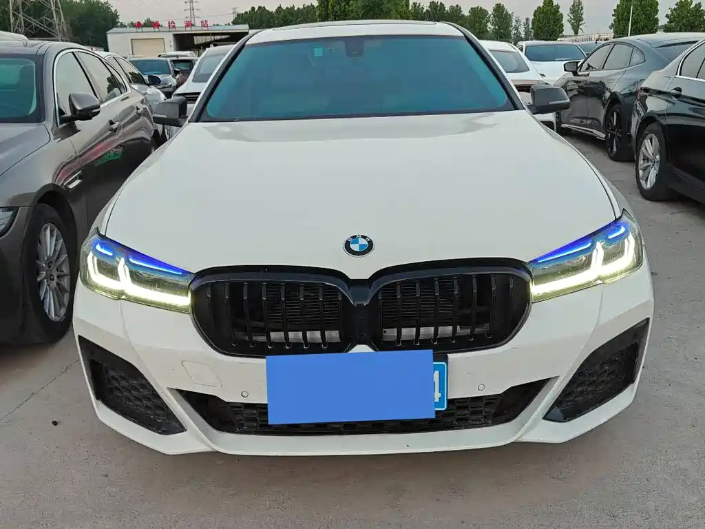 BMW 5 Series 2015 — фото 10
