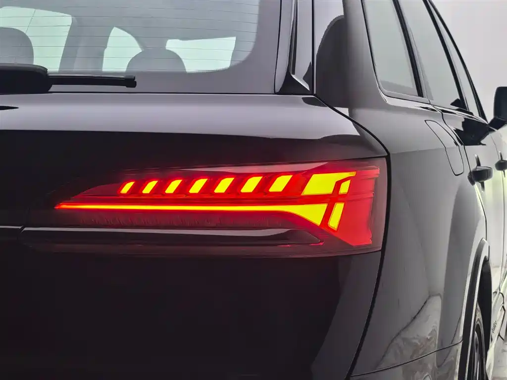 Audi Q7 2024 — фото 21
