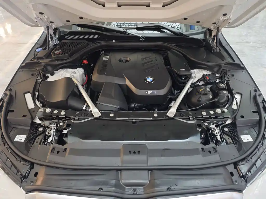 BMW 5 Series 2025 — фото 12