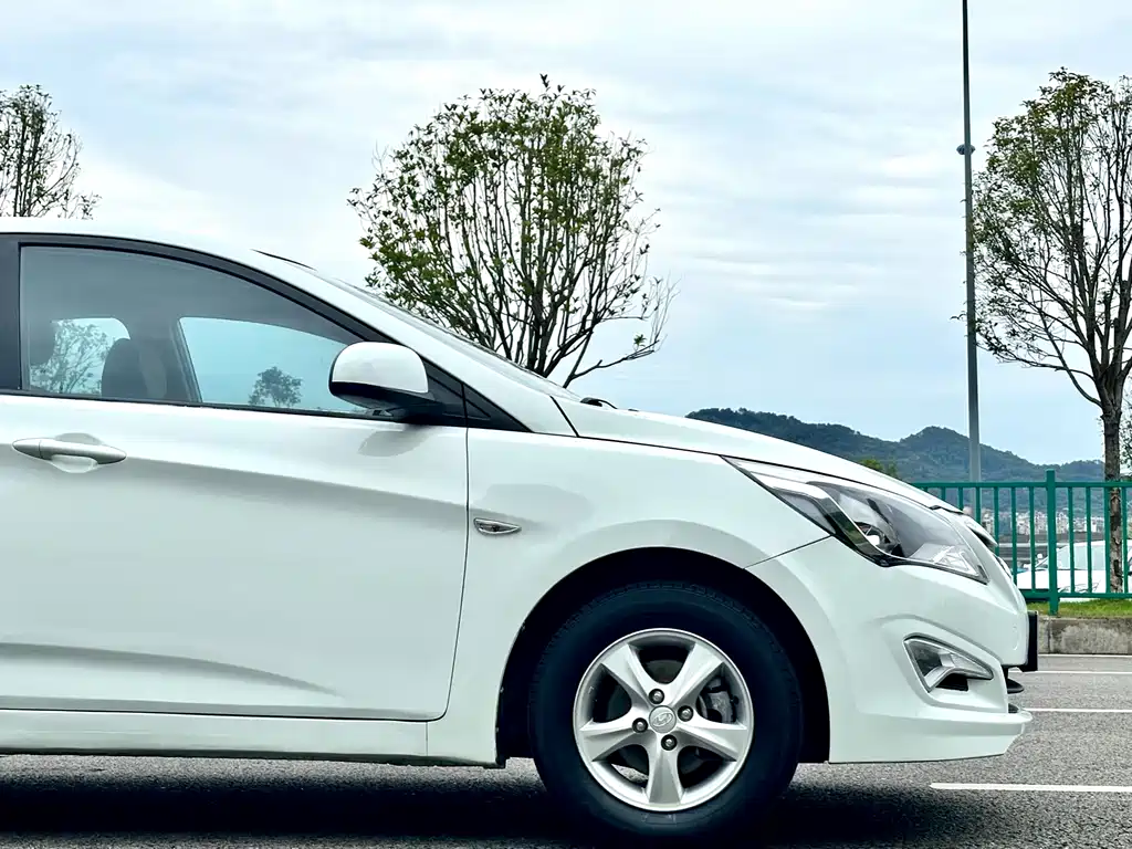 Hyundai Verna 2016 — фото 12