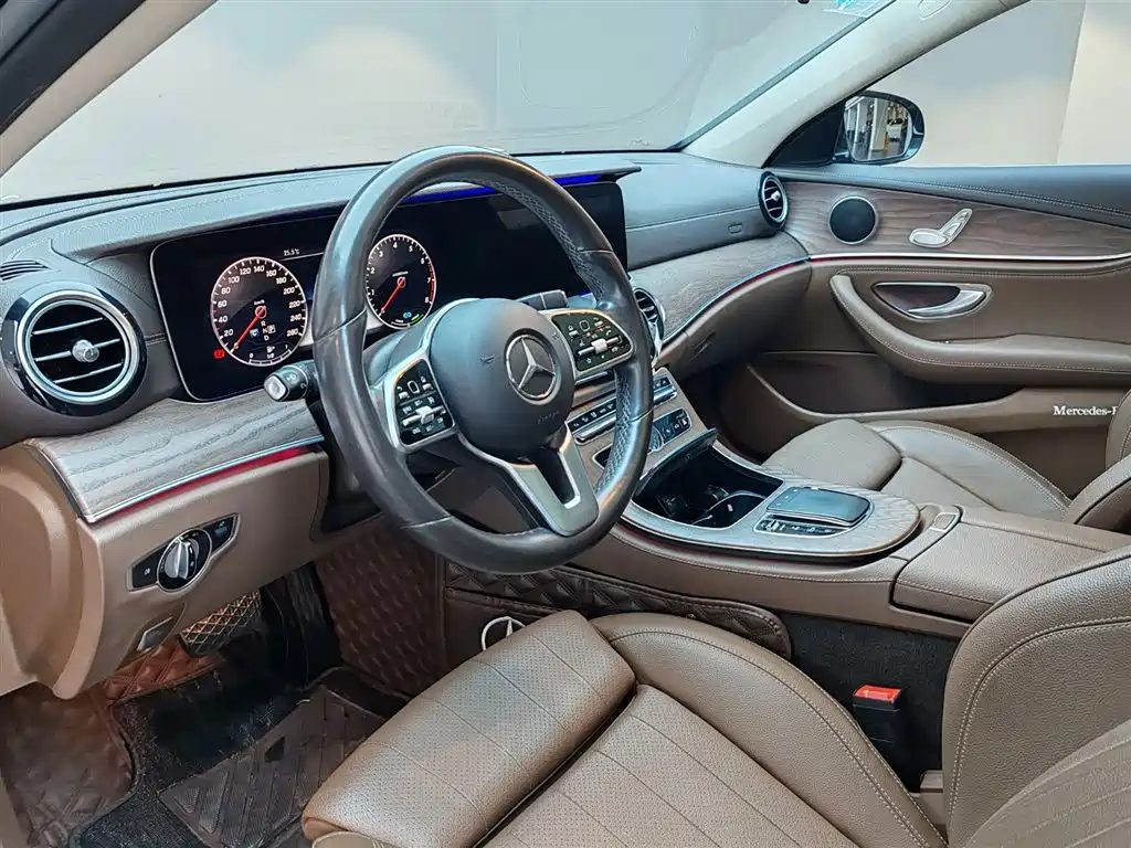 Mercedes-Benz E-Class 2020 — фото 13