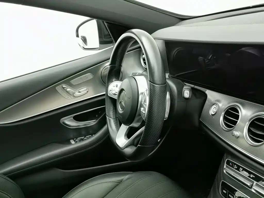 Mercedes-Benz E-Class 2019 — фото 22