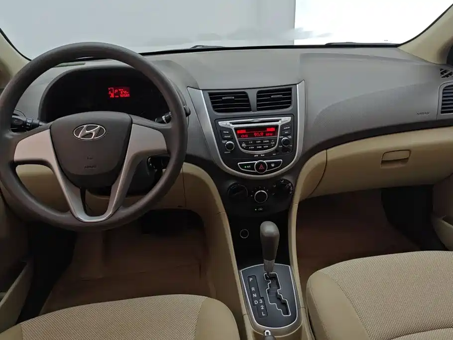 Hyundai Accent 2013 — фото 12