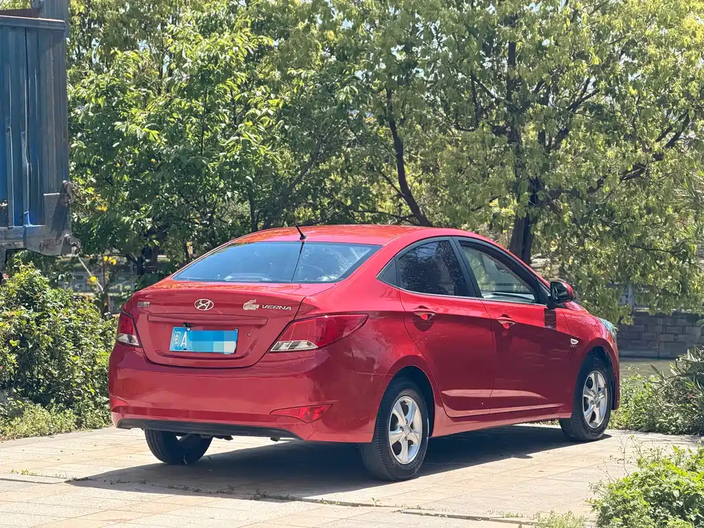 Hyundai Verna 2015 — фото 3