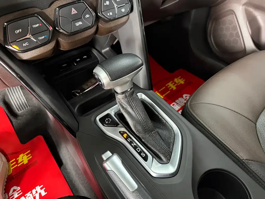 GAC Trumpchi GS4 2016 — фото 14