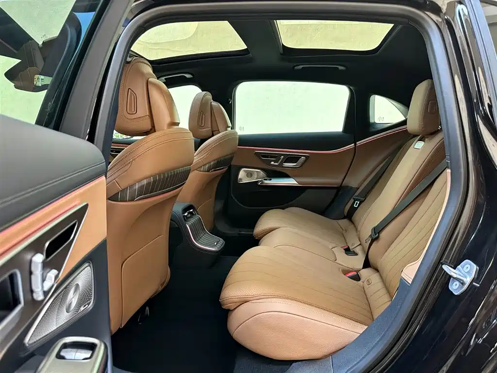 Mercedes-Benz E-Class 2024 — фото 10