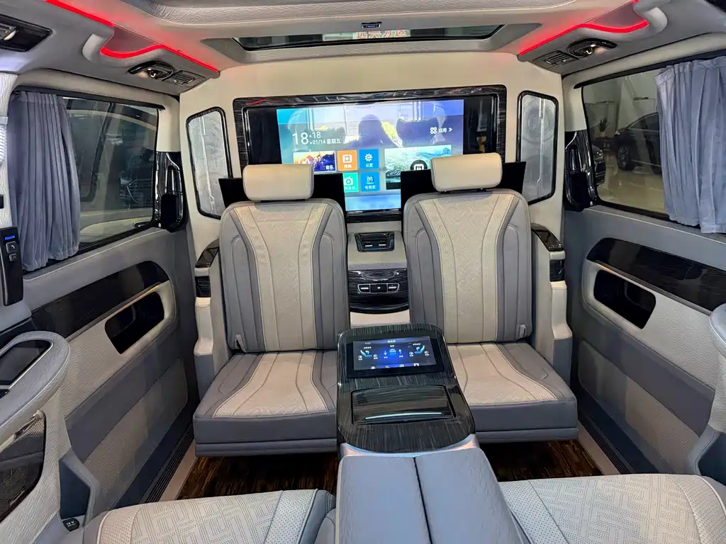 Mercedes-Benz V-Class 2019 — фото 11