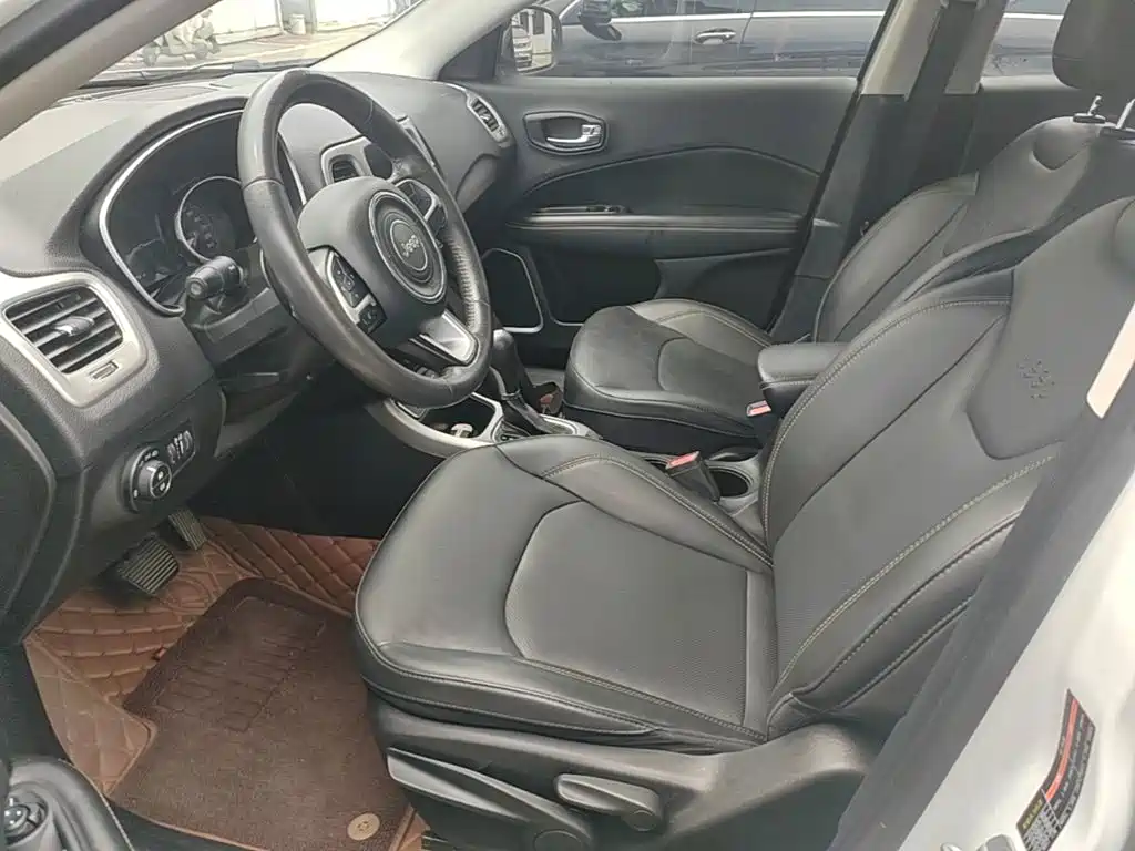 Jeep Compass 2020 — фото 15