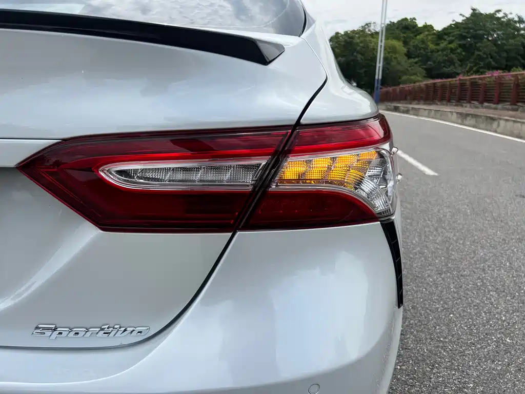 Toyota Camry 2021 — фото 19