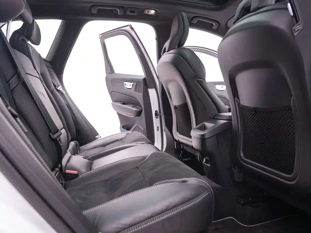 Volvo XC60 2019 — фото 23