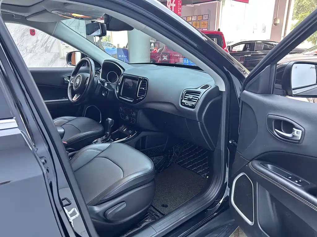 Jeep Compass 2020 — фото 27