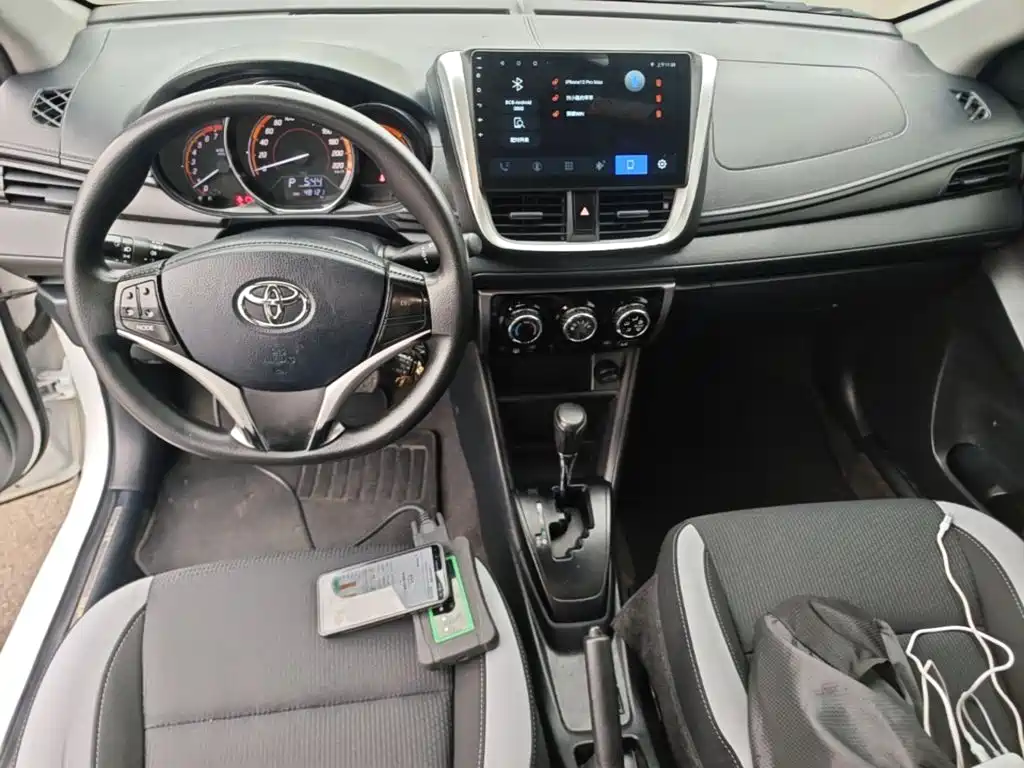 Toyota Yaris L 2023 — фото 10