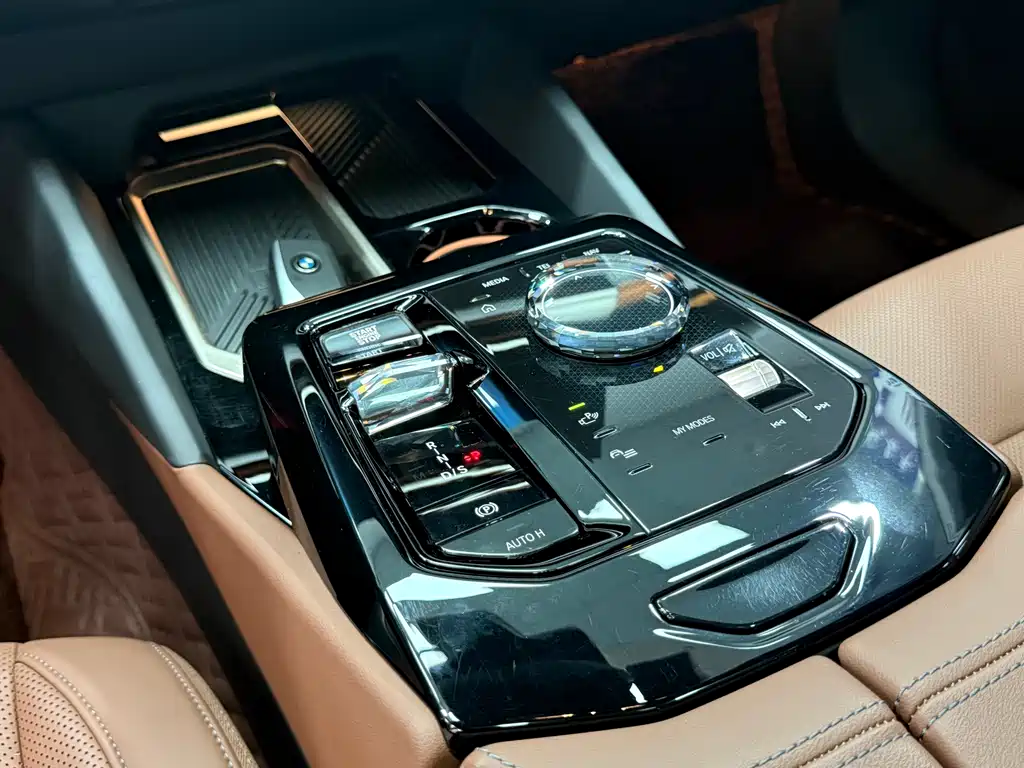 BMW 5 Series 2024 — фото 14