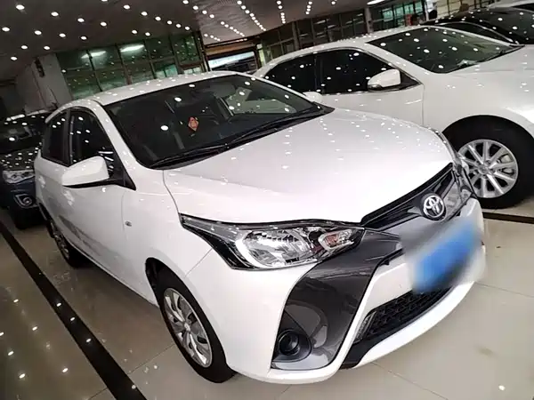 Toyota Yaris L 2021