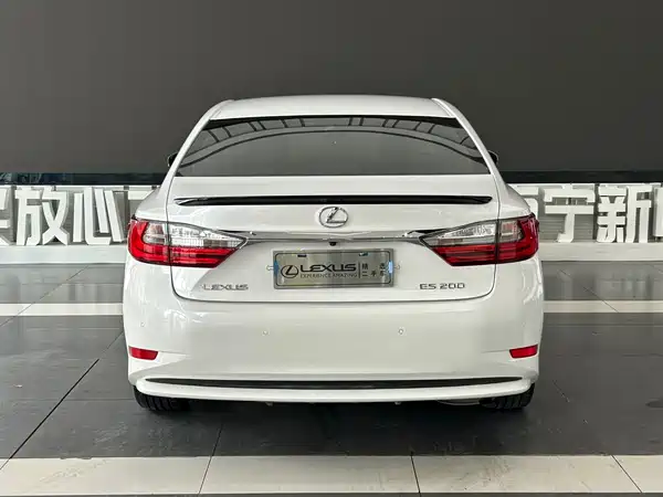 Lexus ES 2018