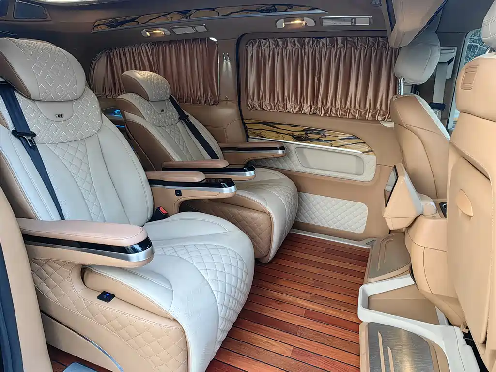 Mercedes-Benz V-Class 2020 — фото 14