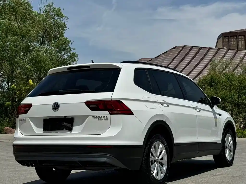 Volkswagen Tiguan L 2018 — фото 9