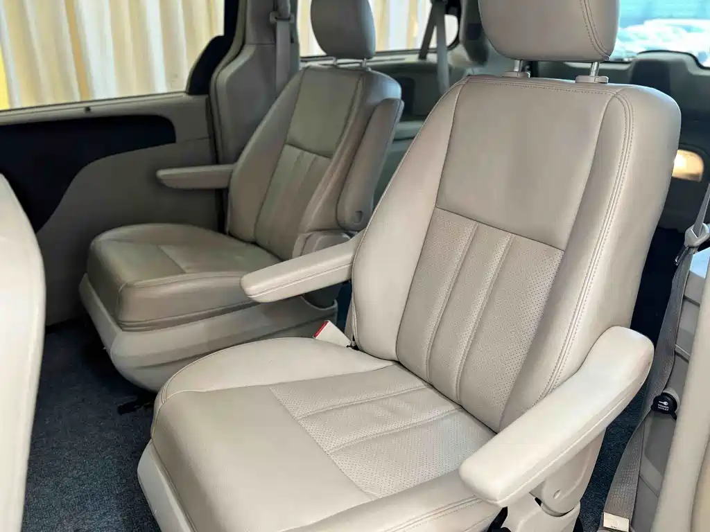 Chrysler Grand Voyager 2015 — фото 14
