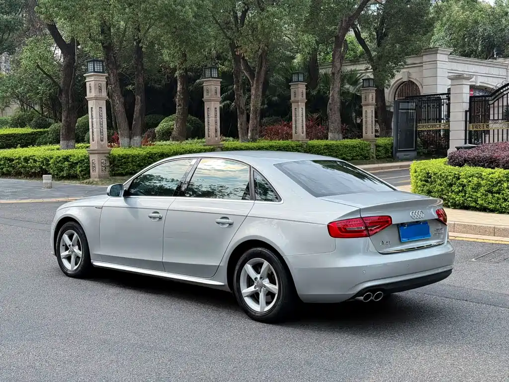 Audi A4L 2015