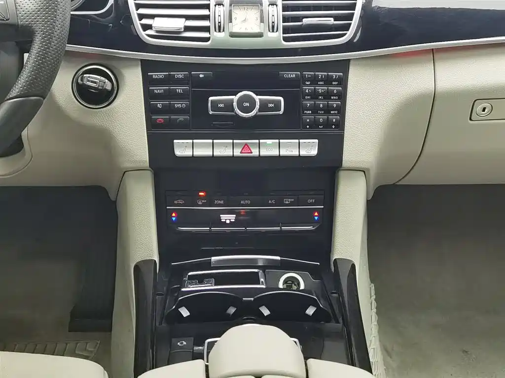 Mercedes-Benz E-Class 2014 — фото 12