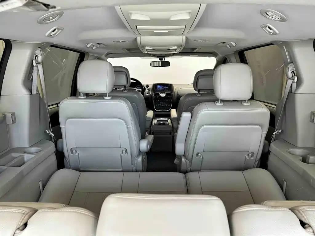 Chrysler Grand Voyager 2015 — фото 20