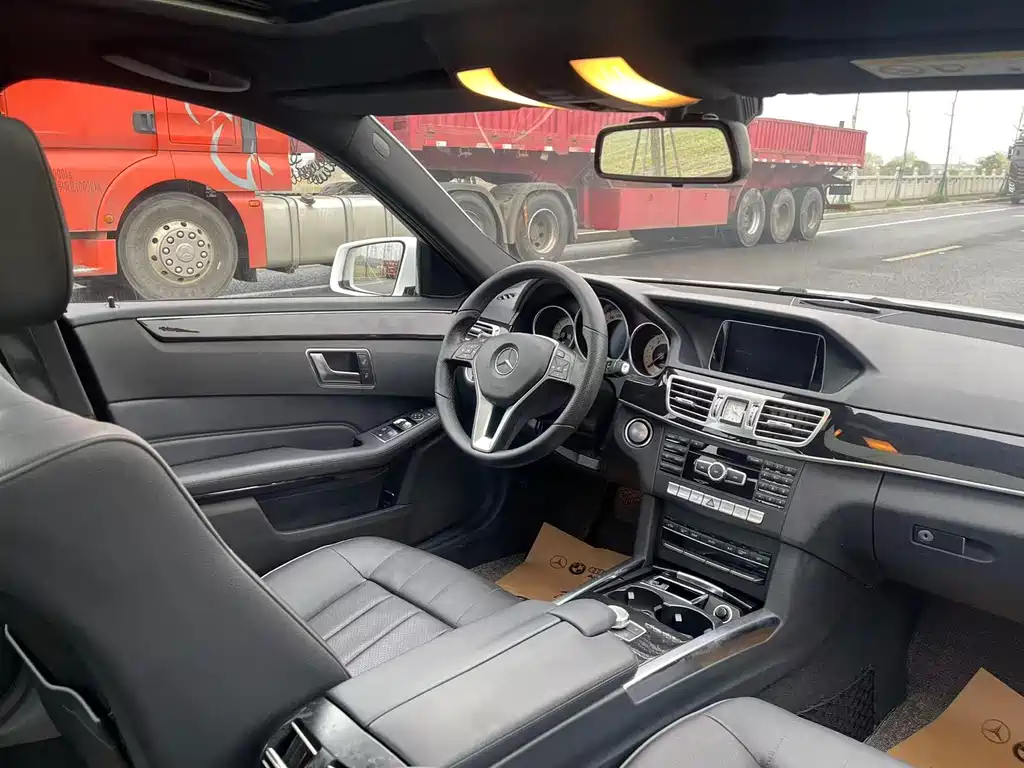 Mercedes-Benz E-Class 2015 — фото 14