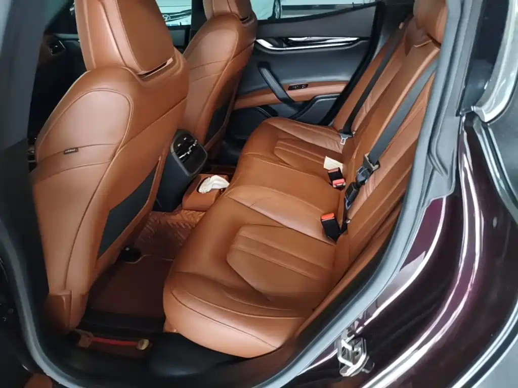 Maserati Ghibli 2019 — фото 17