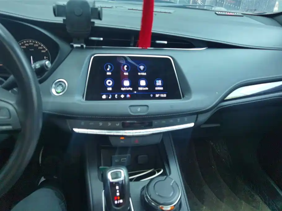Cadillac XT4 2019 — фото 13