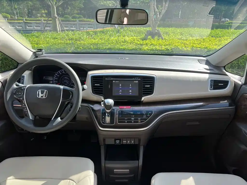 Honda Odyssey 2016 — фото 8
