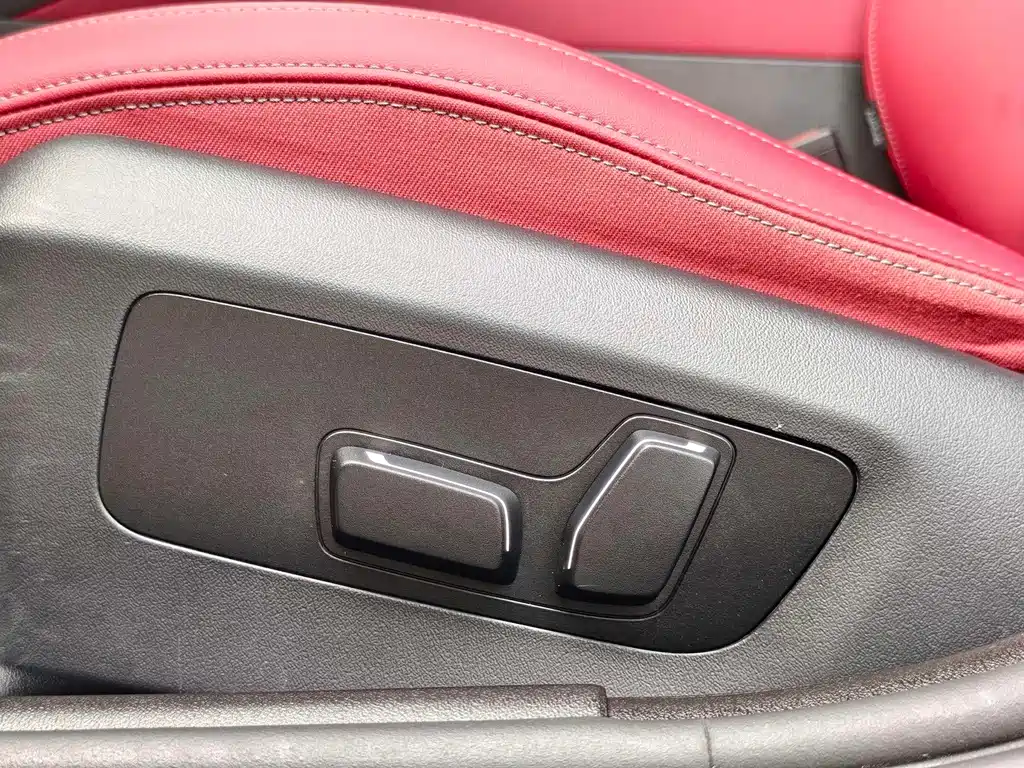 BMW 5 Series 2025 — фото 9
